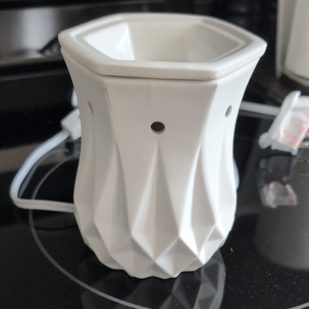 Scentsy "Alabaster" White Ceramic Electric Wax Warmer
